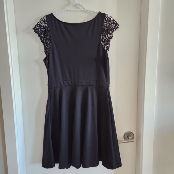 Smart Set Black Lace Shoulder Dress - Picture 3 of 4